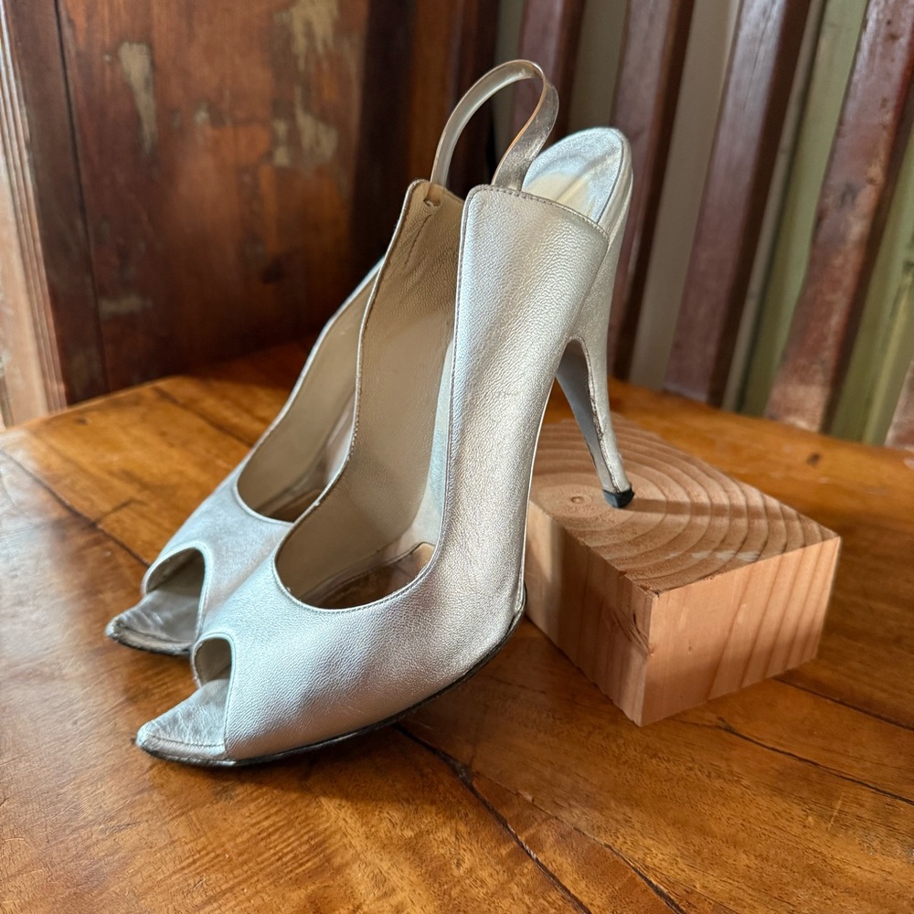 Vintage Gucci Silver Leather Slingback Heels – Size 7.5 - Picture 2 of 16